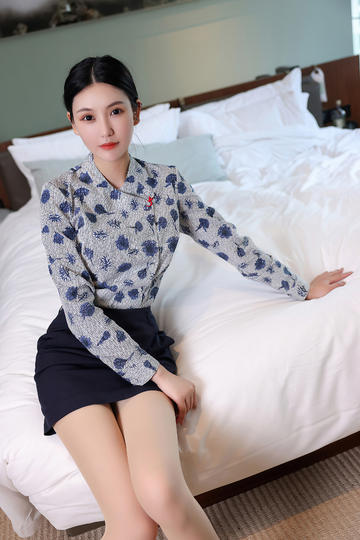 厨房里强摁做开腿呻吟